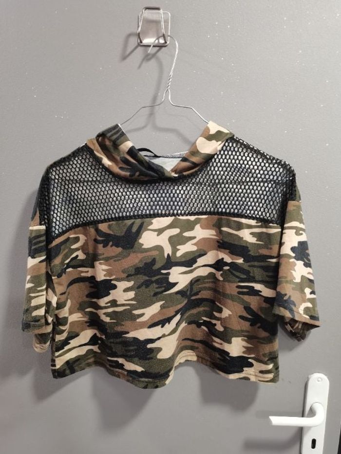 T shirt militaire capuche