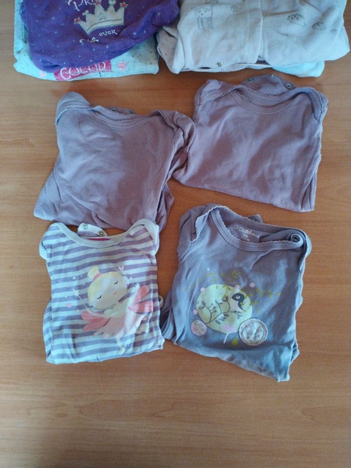 Lot pyjamas et bodies - photo numéro 4