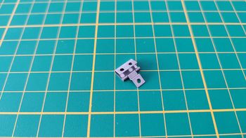 Charnière 84D n°84 pièce détachée Porsche 911 Carrera RS 2.7 1/8 1/8ème Altaya #B37