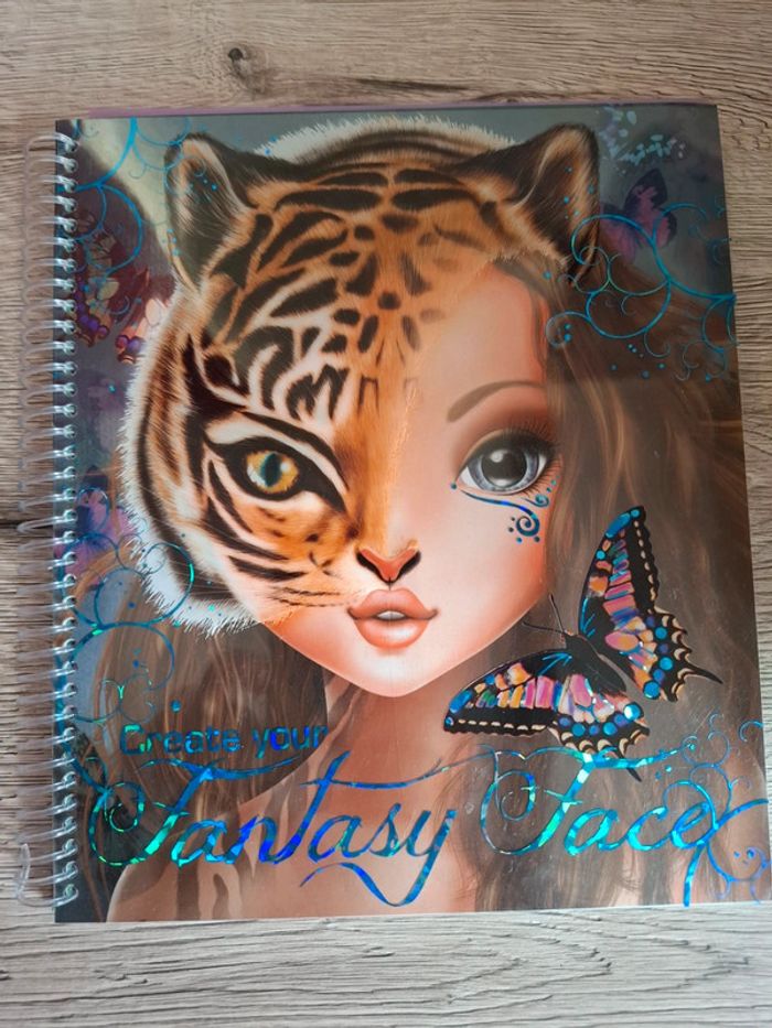 Livre fantasy model