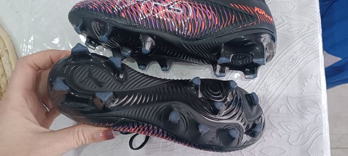 Crampons Puma 33 neufs - photo numéro 4
