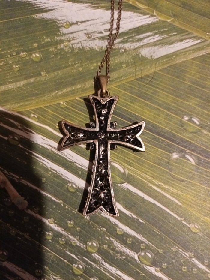 Collier croix - photo numéro 2