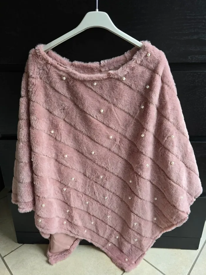 poncho rose avec perle