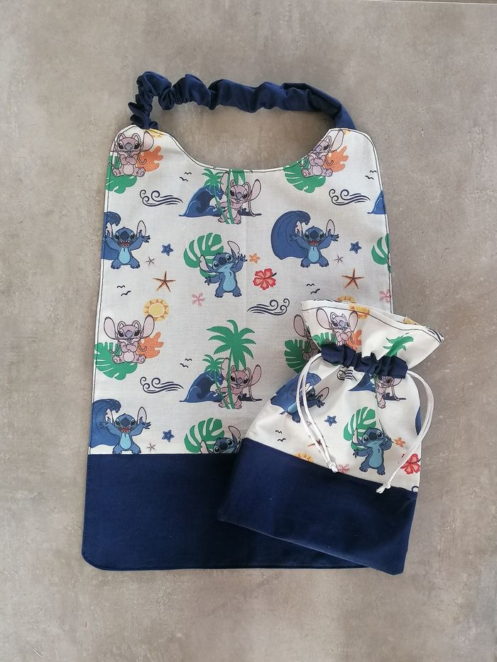 Serviette élastique et son pochon assorti