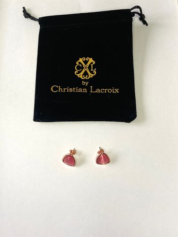 Boucles d'oreilles puces quartz rose by Christian Lacroix