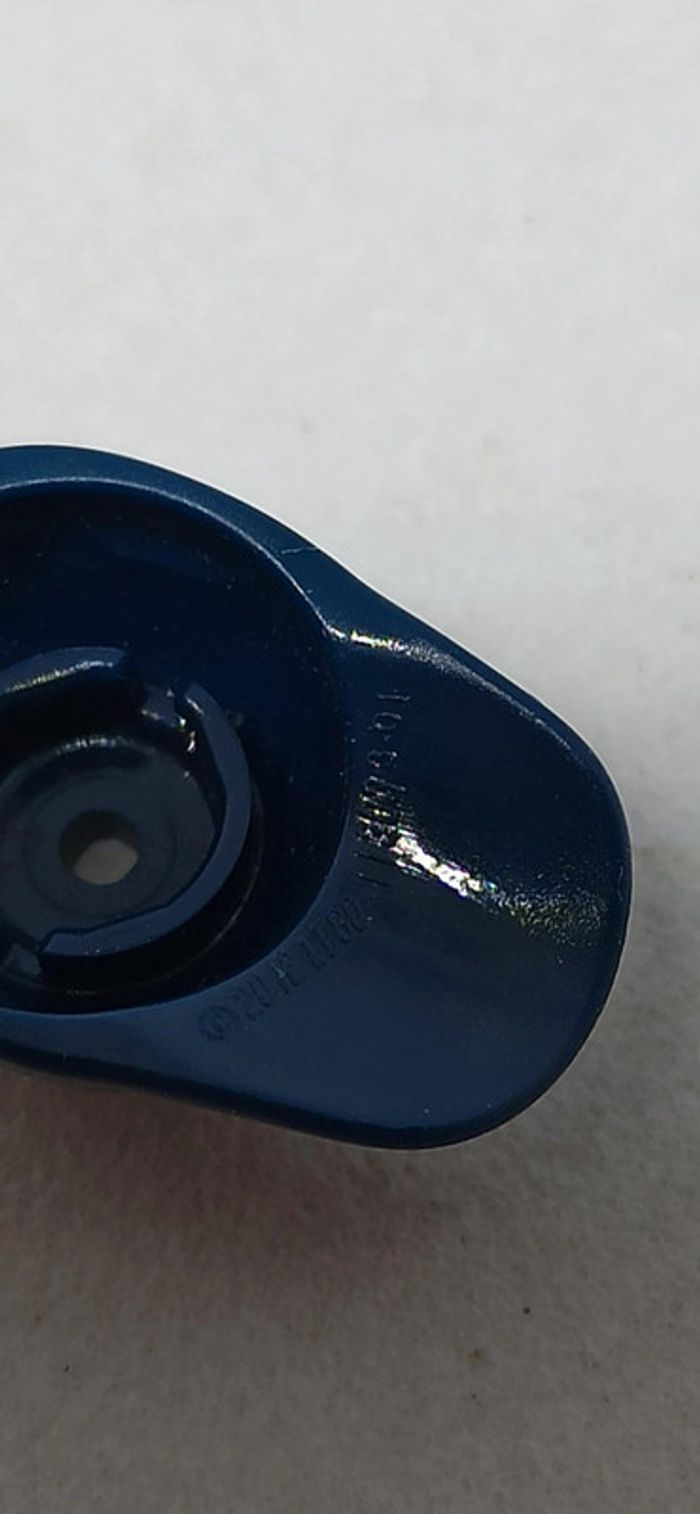 Figurine homme conducteur de chasse neige habits bleu et noir lego - photo numéro 5