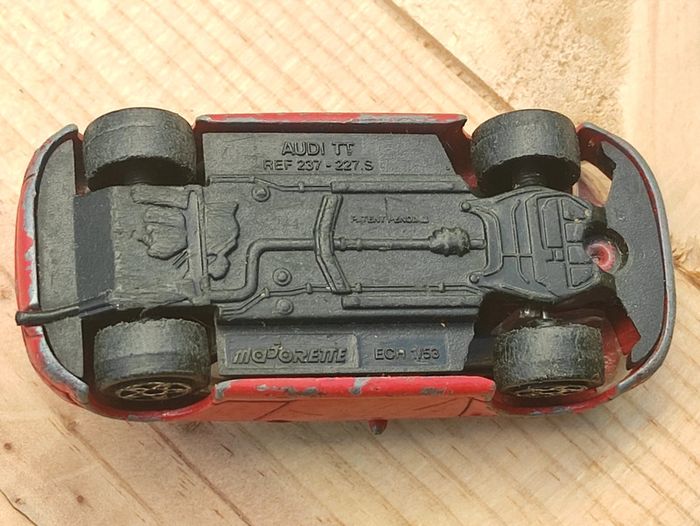 Majorette Audi TT rouge échelle 1/53 - photo numéro 6