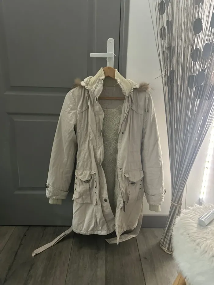 Manteau capuche crème fourrure