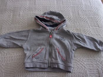 veste à capuche Baby Club taille 6 mois