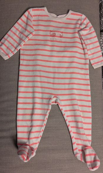 Pyjama velours rayé rose et blanc de la marque Petit Bateau taille 12 mois 