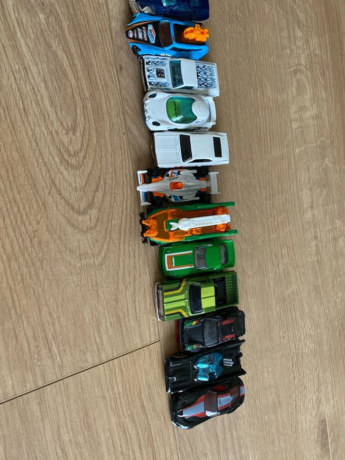 Lot de 20 voitures en métal hotwheels - photo numéro 3