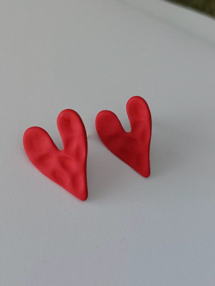 Boucles d'oreilles cœur rouge - tendance - inspiration Agatha 🍒 - photo numéro 5