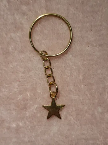 Porte-clé étoile dorée à vendre !