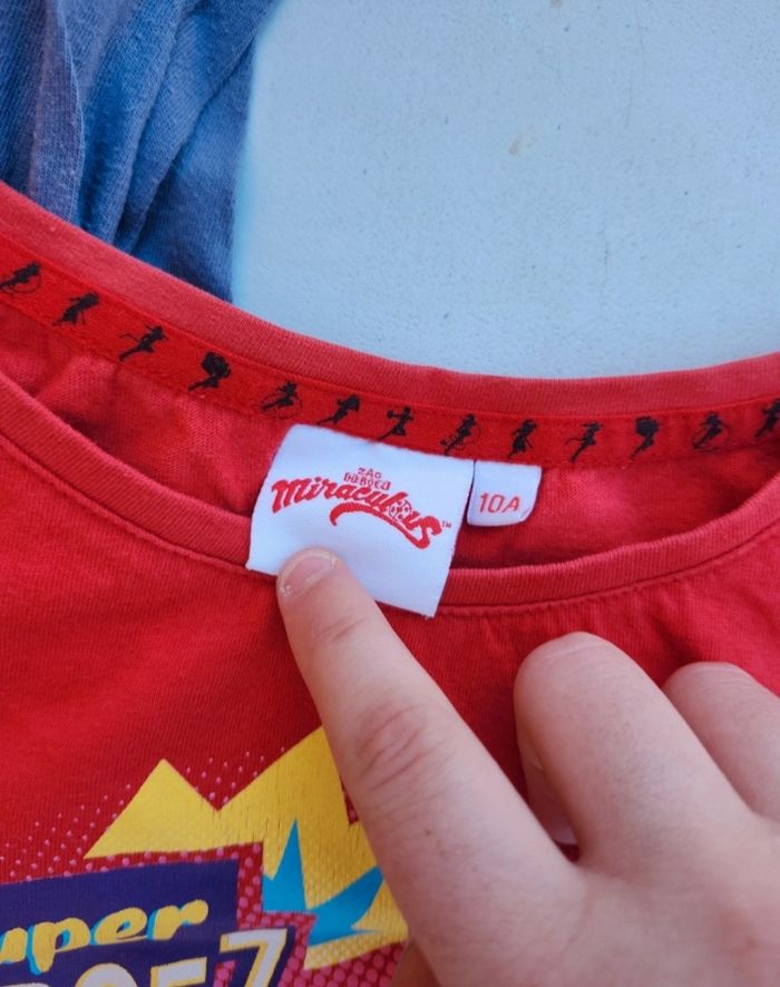 Lot 2 t-shirts Disney Miraculous Minnie 10 ans - photo numéro 4