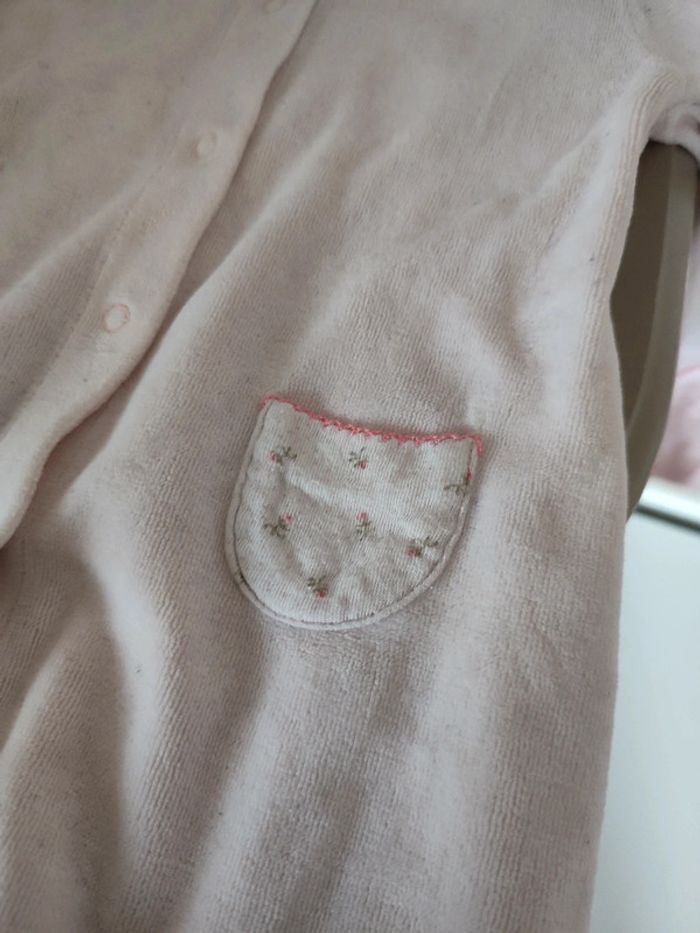 Pyjama rose pâle et fleurs 12 mois Petit Bateau - photo numéro 2