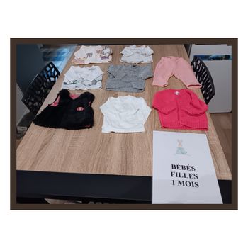 Lot de 13 vêtements filles 1 mois 