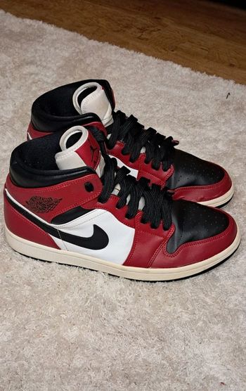Nike Air Jordan 1 mid chicago red 43