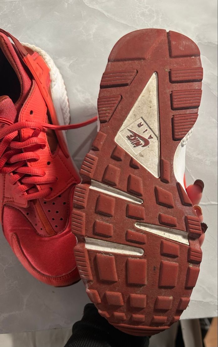 Nike Huarache rouges – Pointure 38,5 – Bon état - photo numéro 2