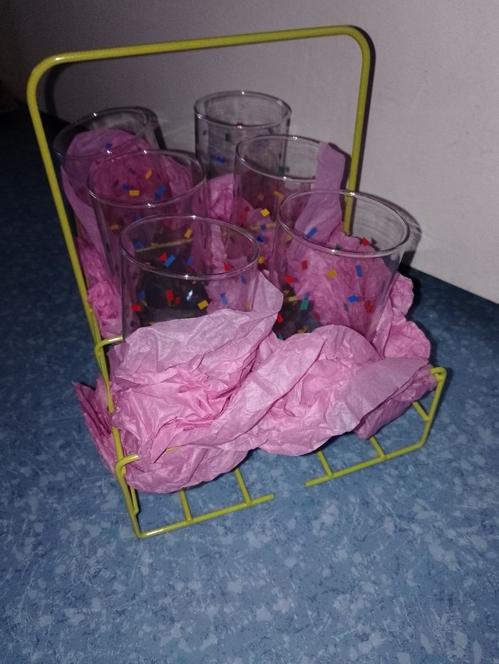Lot de 6 verres haut avec son panier de transport (rangement)
Comme neuf - photo numéro 8