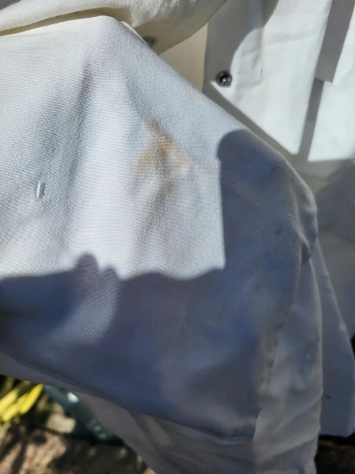 Blouse taille 3 qq taches qui devraient partir et un accro repris - photo numéro 3