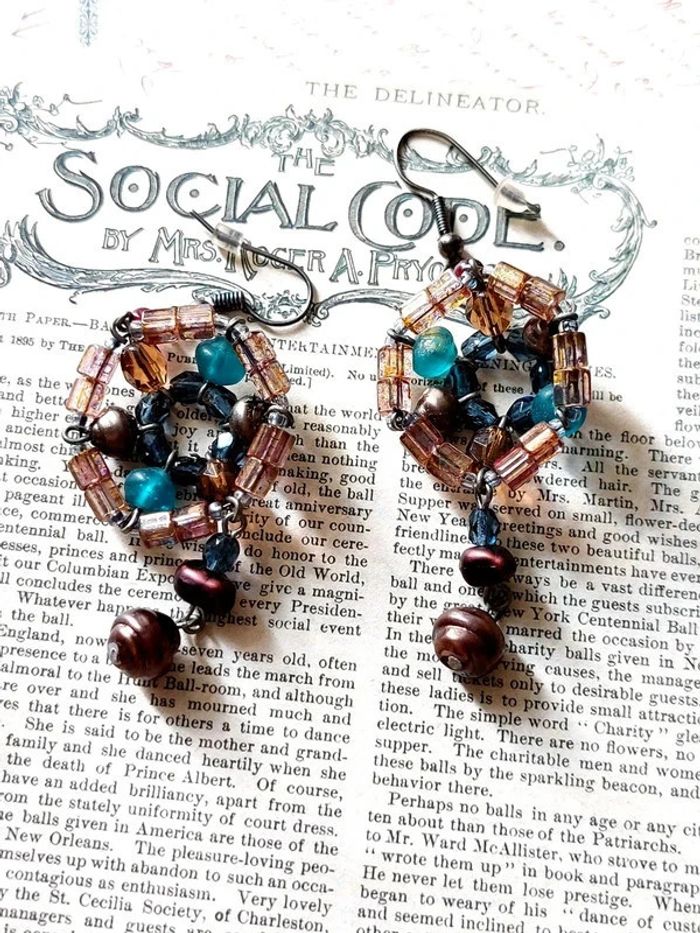 Magnifique paire de boucles d'oreilles pendantes en perles - photo numéro 5