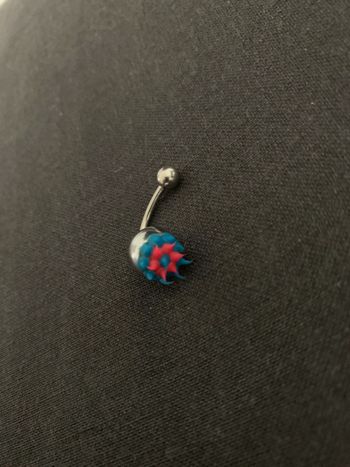 Percing nombril qui s’allume faut juste changer les piles