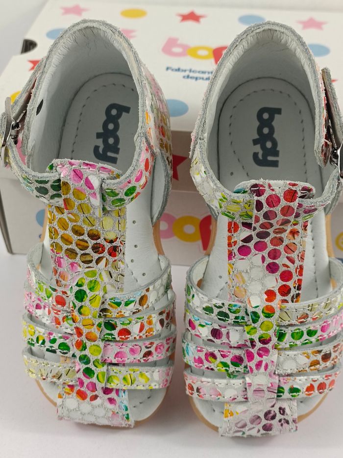 Sandale fille taille 22 de marque bopy
Matière cuir avec voûte plantaire
Fermeture par boucle - photo numéro 8