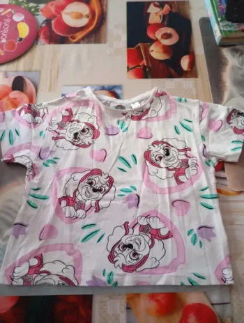 Tee shirt manches courtes taille 4/6 ans