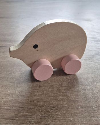 Éléphant en bois à rouler
