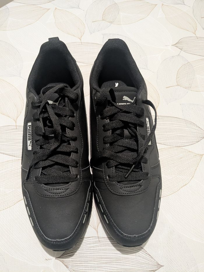 Baskets homme Puma noires. Taille 46