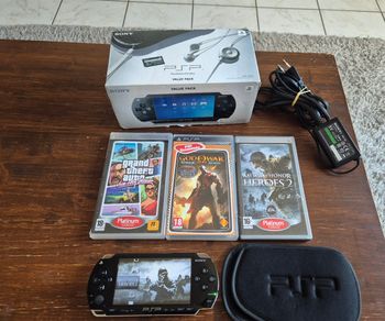 Console Sony psp 1004 en boite et jeux