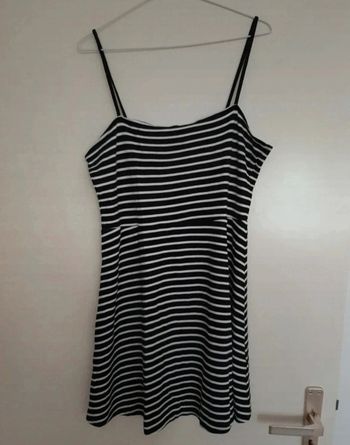 Robe rayée noire