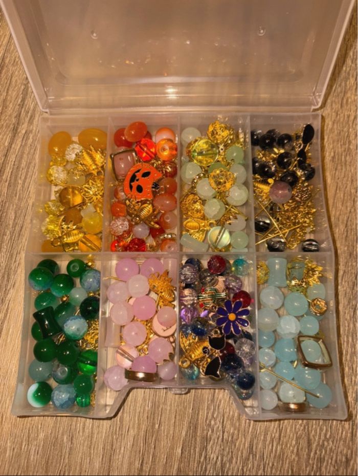 Perle en verre et acrylique mixte + accessoires