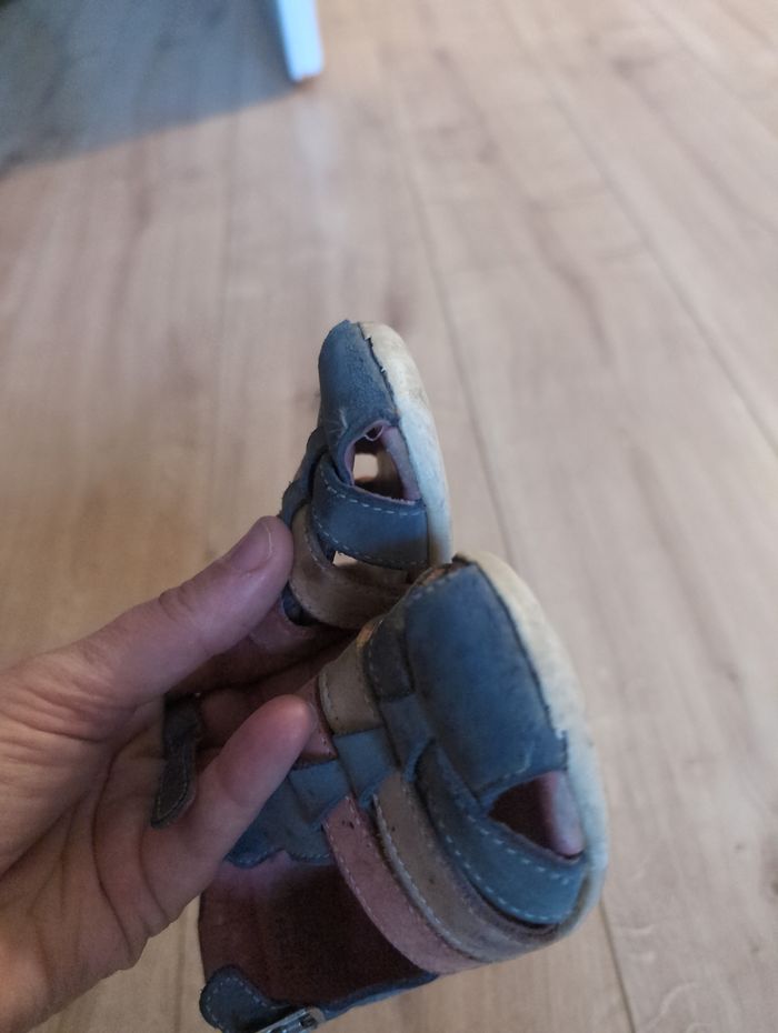 Sandale cuir Kickers pointure 26 - photo numéro 4