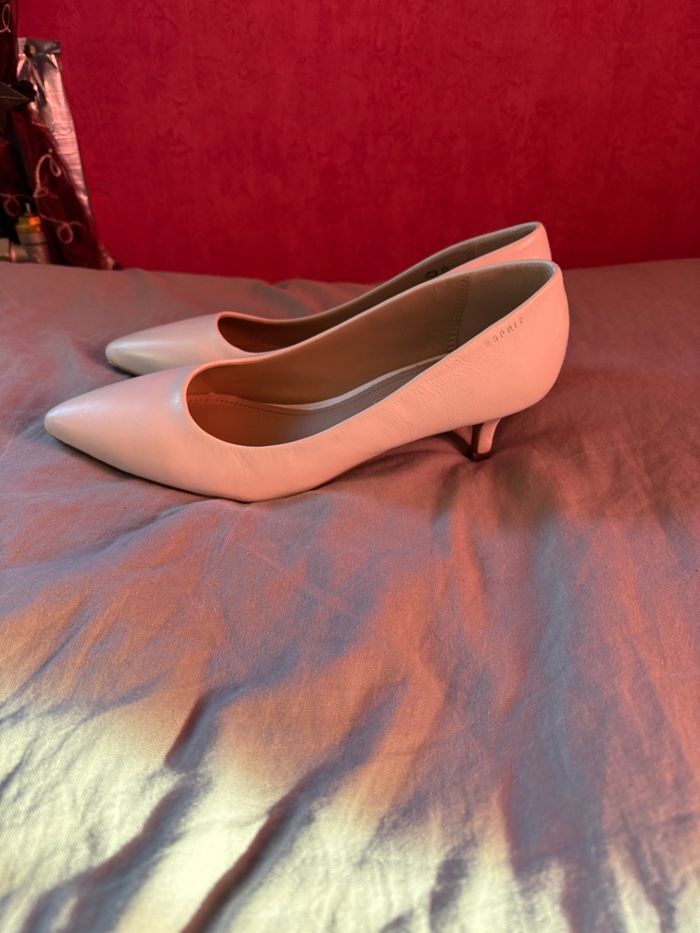 Talons bas jamais utilisé