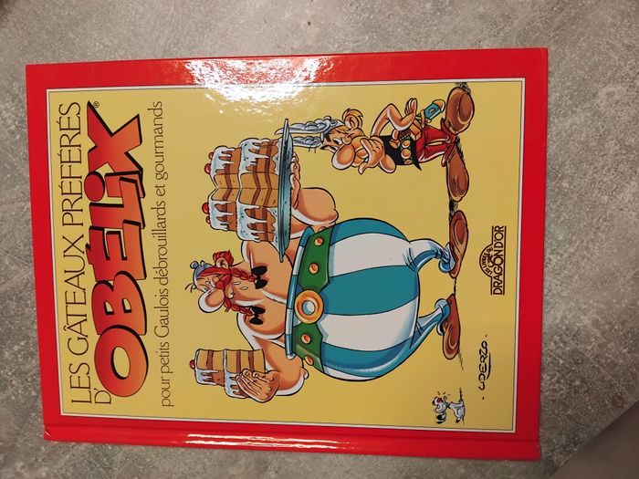 Très Rare Livre cartonné BD Neuf LES GATEAUX PREFERES d'OBELIX - photo numéro 2