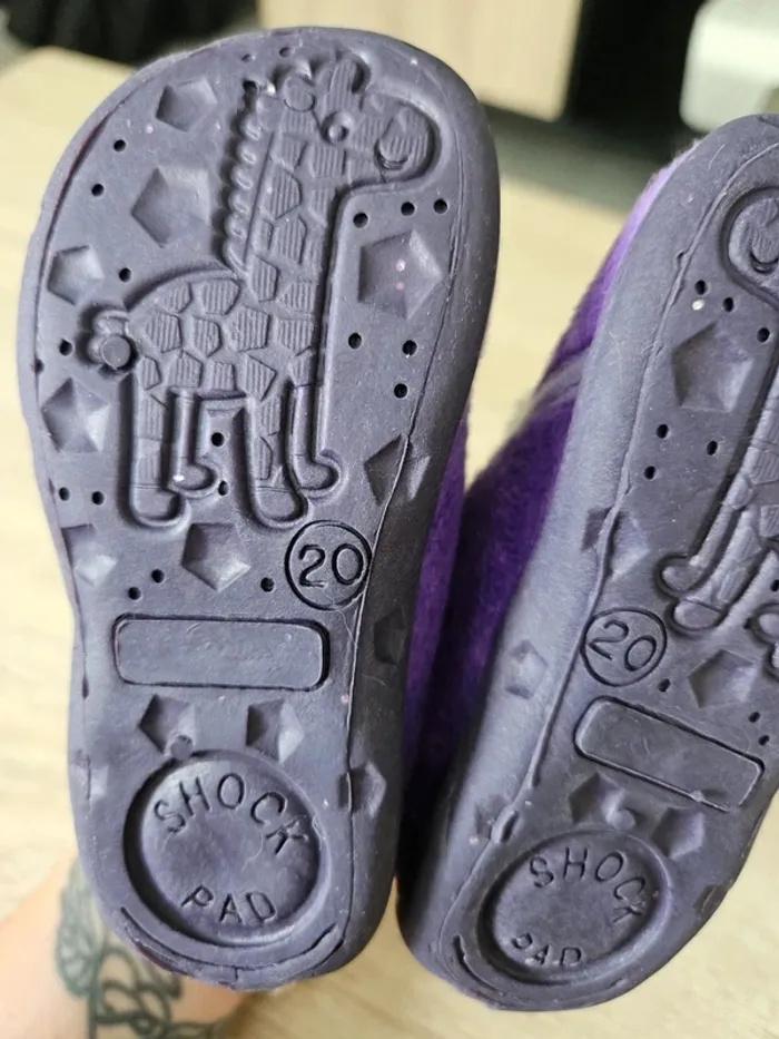 Chaussons violets lapins pointure 20 - photo numéro 4