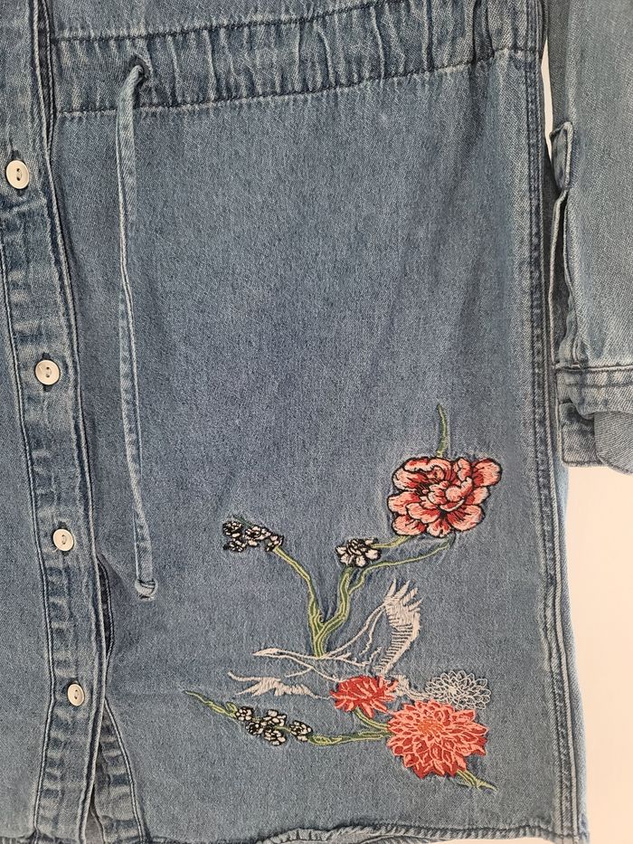 Robe en jeans à fleurs - photo numéro 3