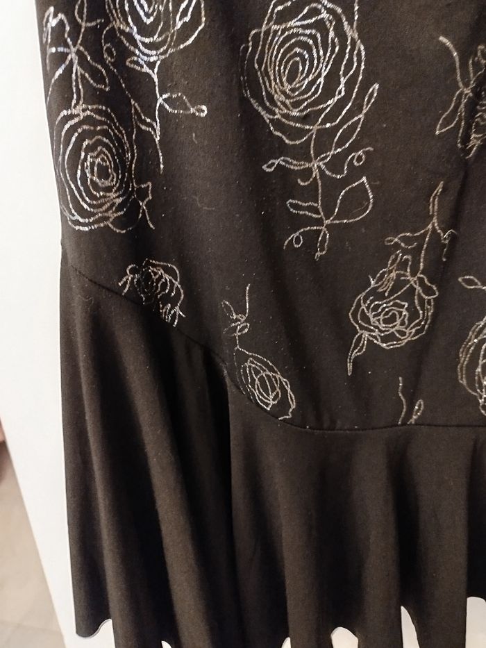 Superbe robe de fêtes - photo numéro 4