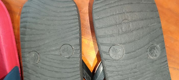 Tongs enfant taille 35-36 - photo numéro 4