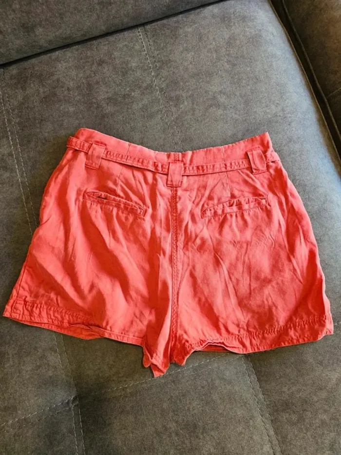 Short Superdry Corail Taille 40 - Léger et Confortable - Parfait Été - photo numéro 2