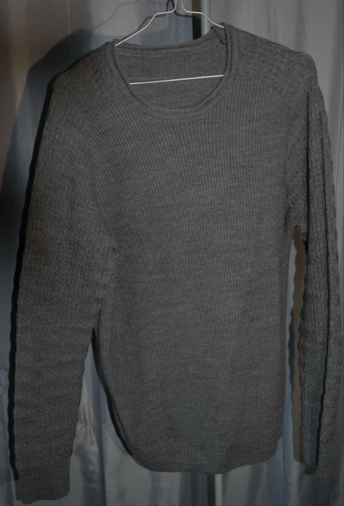 Pull ras de cou léger  tissu cousu