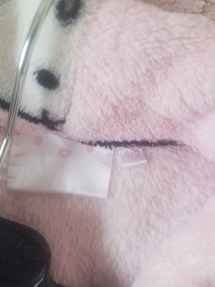 Peignoir Hello kitty fille t 4/5 ans tbe - photo numéro 3