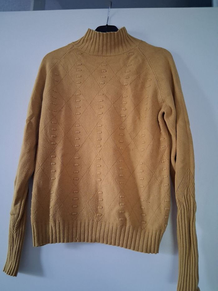 Pull motif moutarde " t- M"