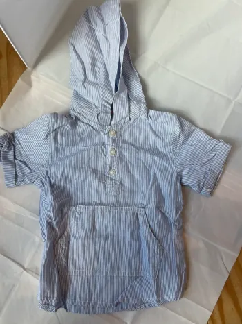 Chemise à capuche