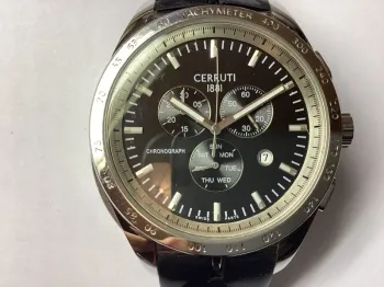 Montre Chrono Cerruti. Pile neuve.