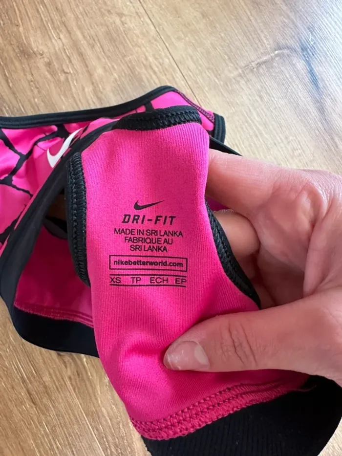 Brassière de sport Nike rose et noire taille 36 - photo numéro 5