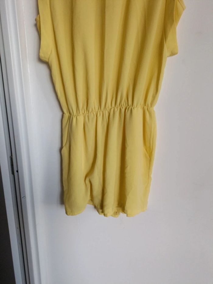 Combishort jaune en viscose Taille S/M  Très bon état - photo numéro 2