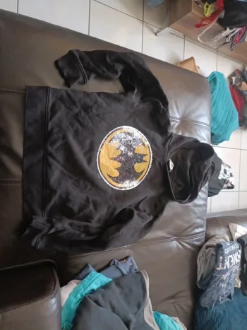 Superbe sweat mango 11 ans batman  a capuche