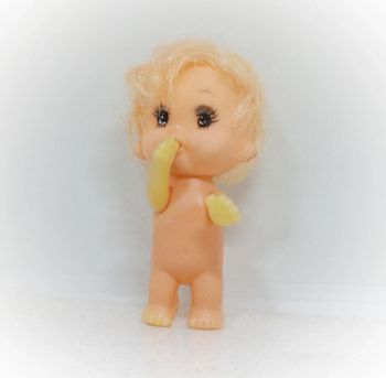 Petite small little girl poupée doll kraft pouce bouche monchhichi kiki blonde vintage impkins